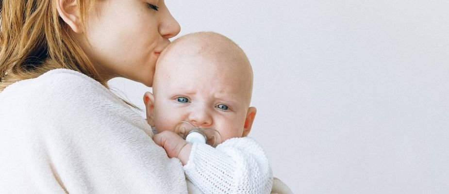 Como fazer o bebê arrotar: Veja o passo a passo completo!