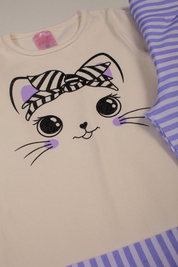 detalhe gato listras lilas