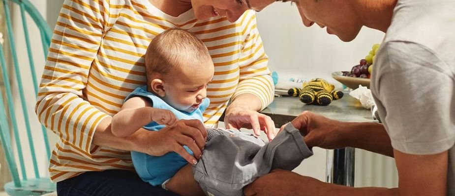 Como Vestir o Bebê: Entenda como fazer passo a passo!