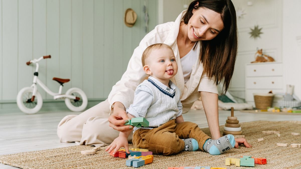 com quantos meses o bebe senta